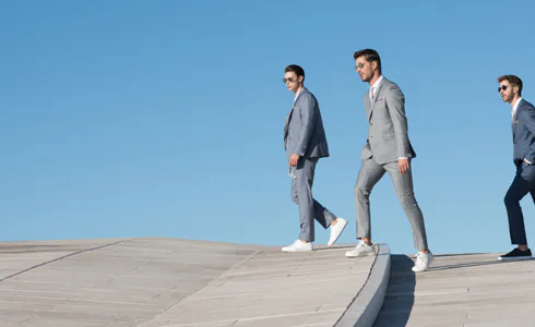 Jak kombinovat sneakers s oblekem?